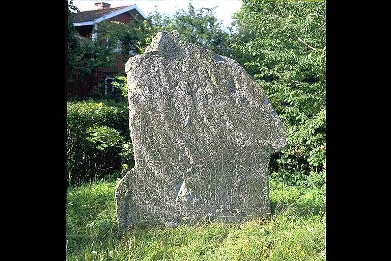 Runes written on runsten, rödaktig granit. Date: V